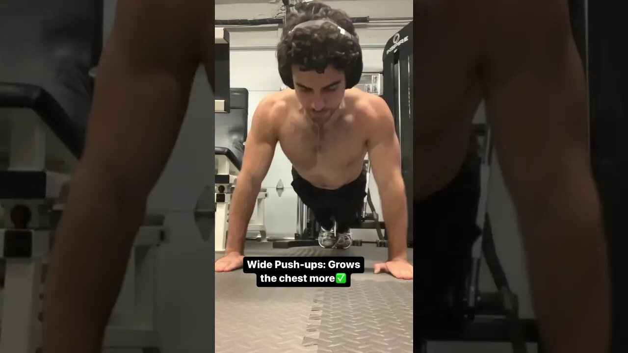 Wide VS Close Push-ups #workoutgoals #muscle #shorts #fitness #youtubeshorts