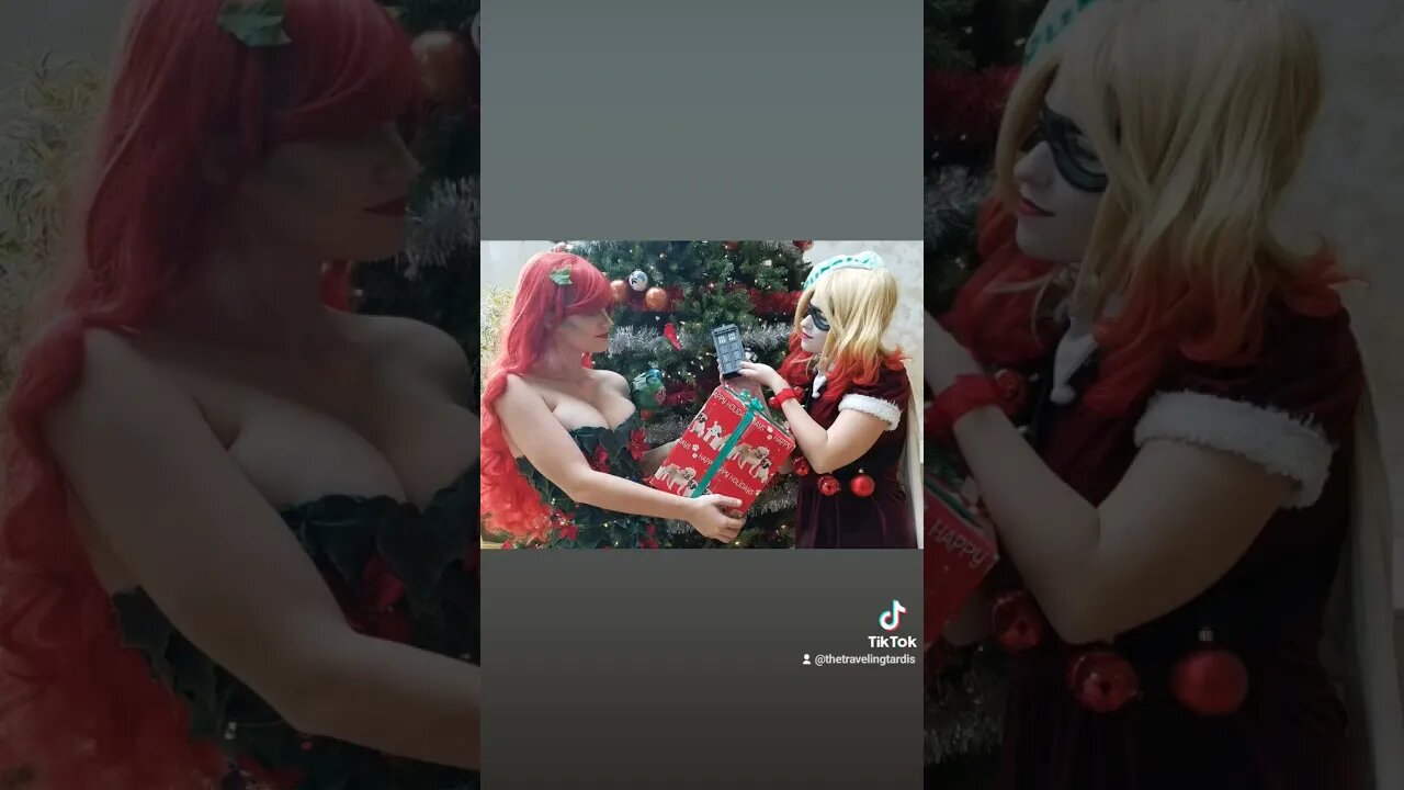 🎄 #TARDIS #COSPLAY #HARLEYQUINN #POISONIVY #CHRISTMAS ❄️ #DOCTORWHO #HOLMAT #SUBSCRIBE #SHORTS