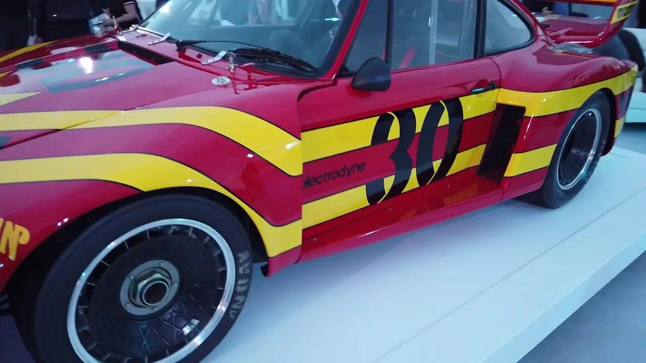 Carbon Fiber Porsche 993 Is Insane