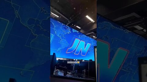 Você sabia?O telão do Jornal Nacional fica recolhido no teto? Desce quando é necessário ser usado.