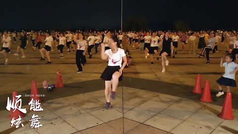 抖音又火了一首神曲《好嗨哟》，火爆燃脂，每天跳一跳，轻松减重【順能炫舞團】