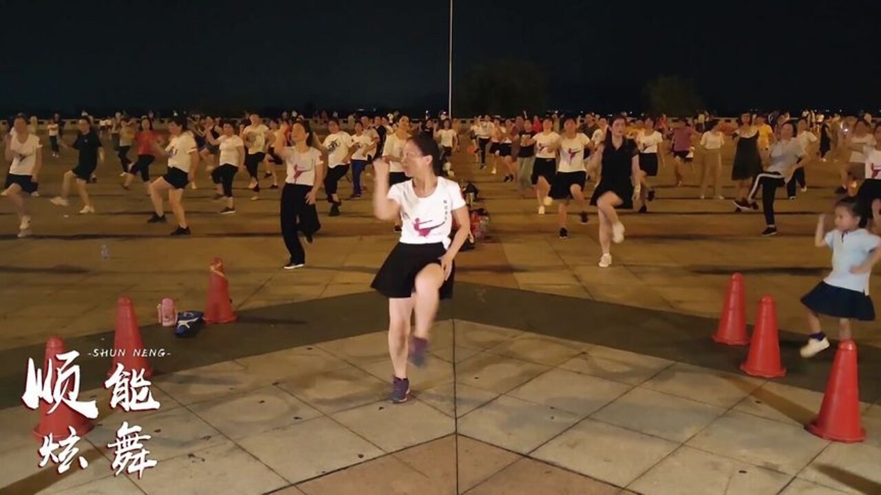 抖音又火了一首神曲《好嗨哟》，火爆燃脂，每天跳一跳，轻松减重【順能炫舞團】