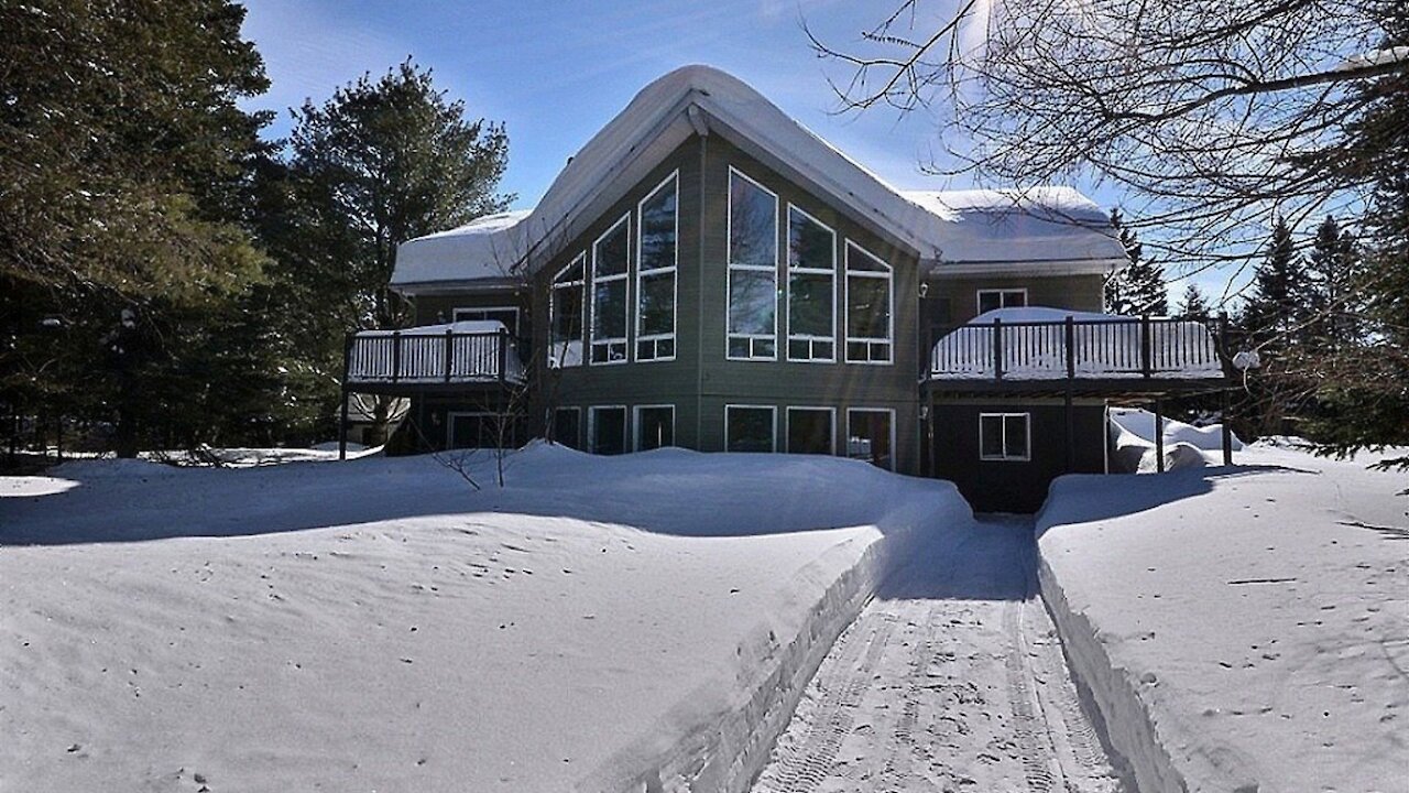 Cette maison de 14 pièces à environ 1 heure de Québec coûte moins de 250 000 $