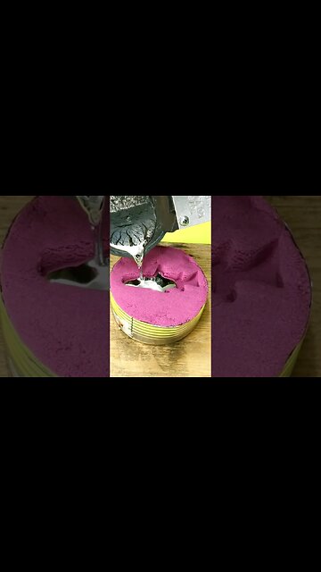 Pouring Molten Metal on Kinetic Sand #shorts #shortsfeed #experiment