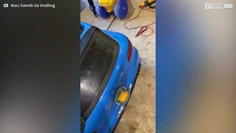 Pai modifica carro elétrico para o filho mas exagera na potência