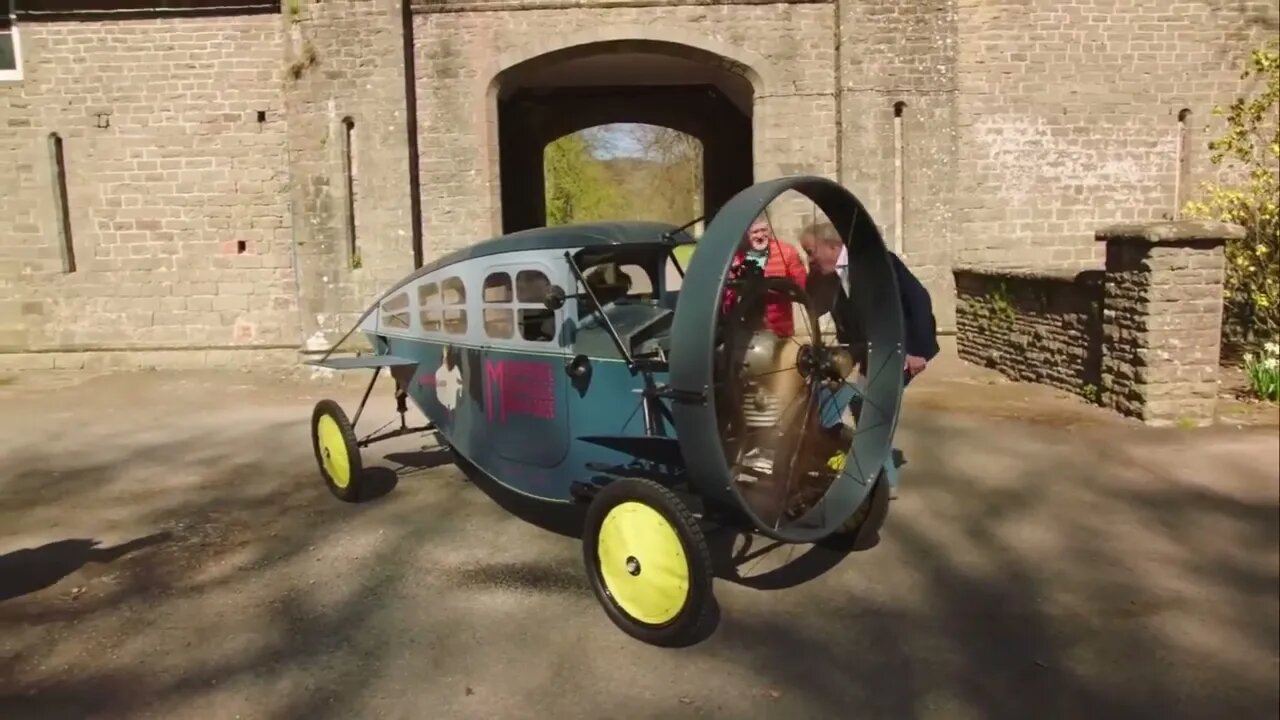 Richard Hammond Terrifies Clarkson and May in a Helicar