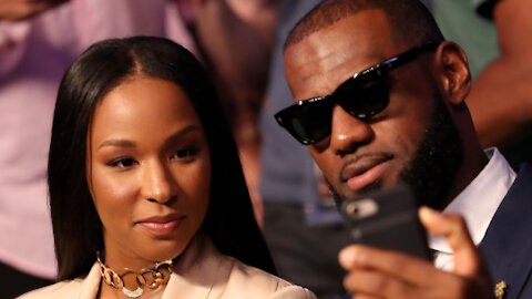 LeBron James' Wife Savannah Not Enjoying Bubble, Thinks He Spends TOO MUCH Time Recovering Post Game