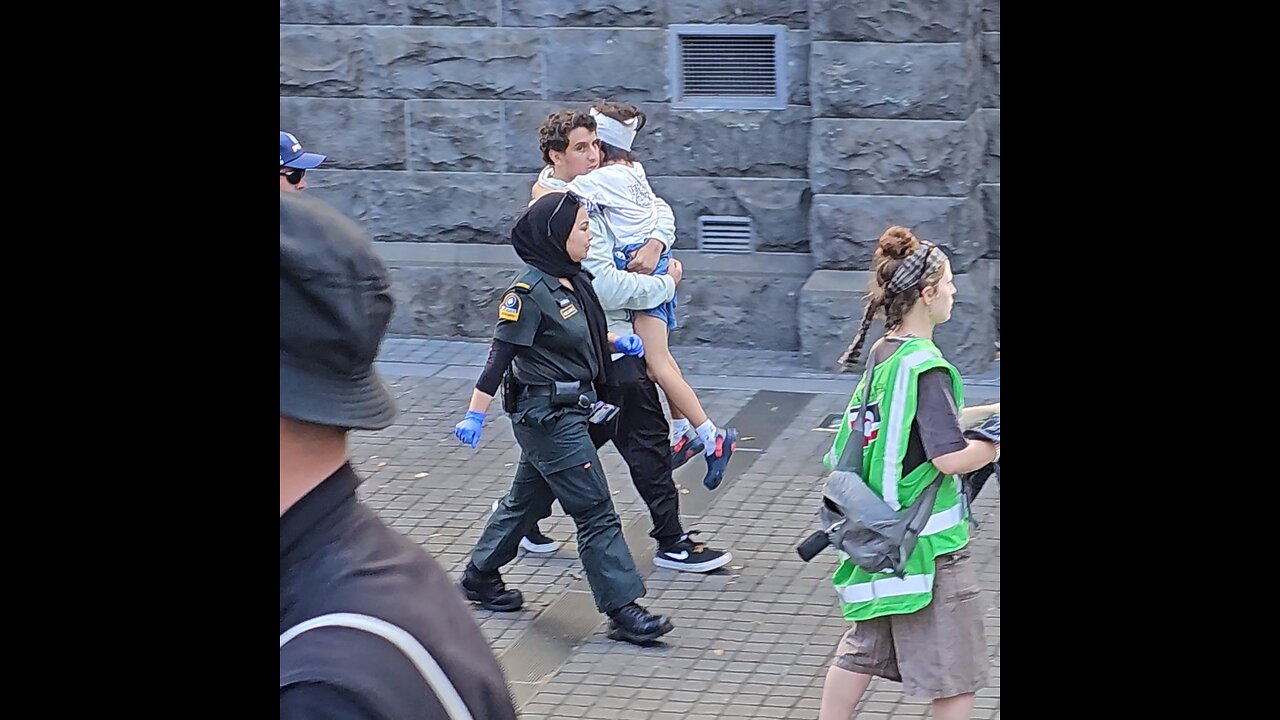 6 YEAR-OLD BOY ATTACKED WITH SHOVEL BY ZIONIST - Auckland, NZ