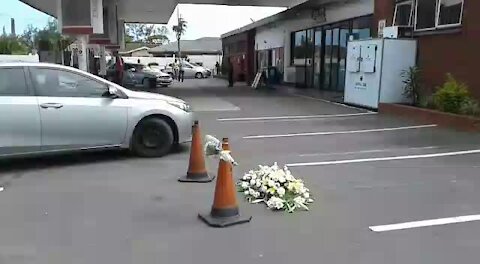 (2V8)