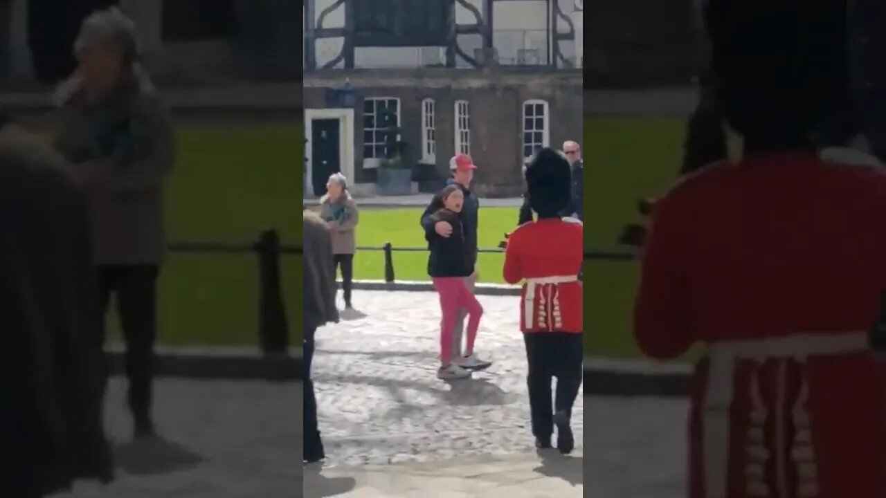 Make way girl screams #horseguardsparade