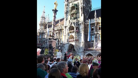 Rosenkranz bei der Mariensäule in München am Marienplatz (17. Okt. 2021)