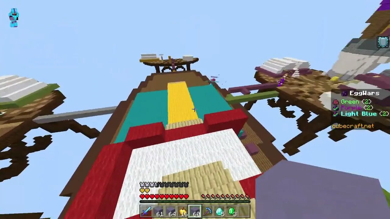 Minecraft Pro running away like a coward in Cubecraft eggwars