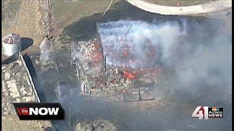 Grass fire destroys barn, several acres south of KC