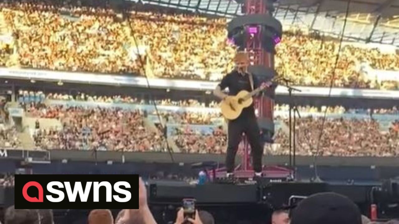Moment Ed Sheeran's guitar malfunctions at 60,000-people concert