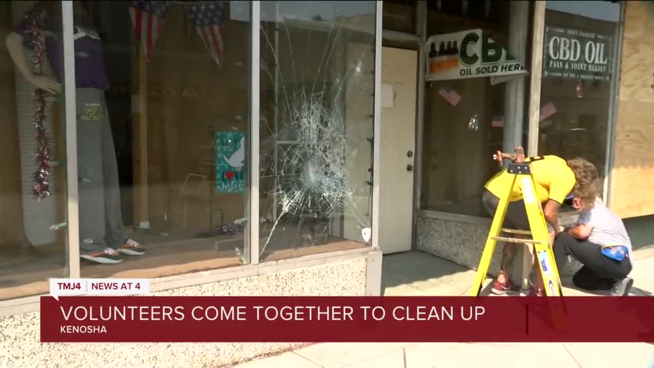 Volunteers clean up after looting, vandalism in Kenosha