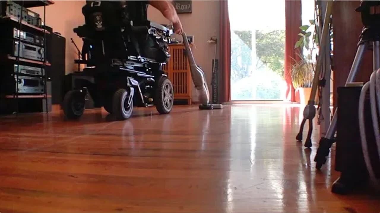 VLOG 525: floors don't vacuum themselves!