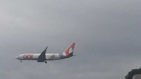Boeing 737-800 PR-GGN na final antes de pousar em Manaus vindo de Fortaleza