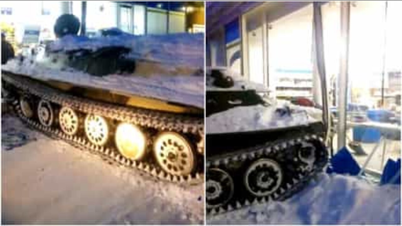 ワインを盗むために戦車を使った男性