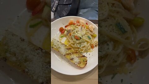 Shrimp Linguini with Texas Toast #shorts #shortsvideo #food #foodie