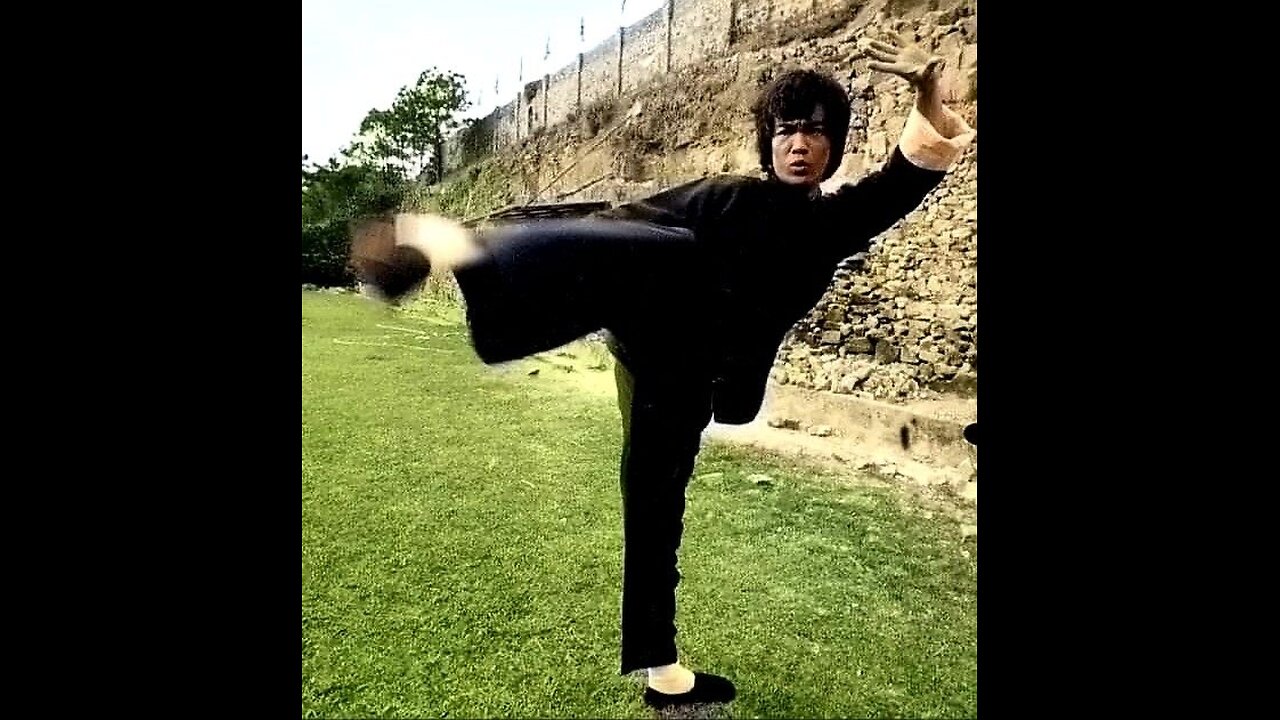 Cross kick Studio Films Bruce Lee Enter the Dragon