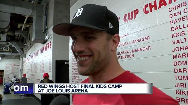 Red Wings kid campers grill Riley Sheahan on goals scored