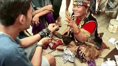 Pengobatan Ibu Ida Dayak | keikhlasan Ibu Ida mengobati pasien "Gratis"