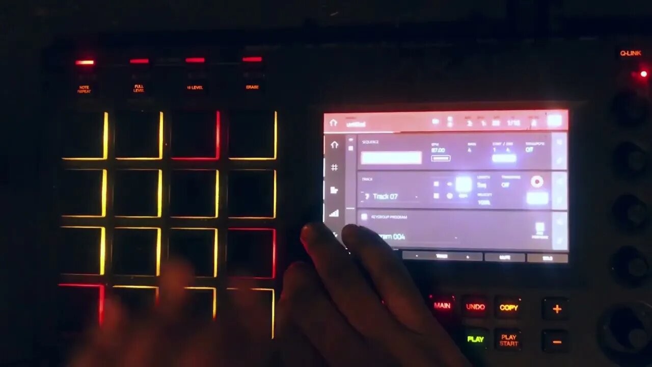 MAKING A BEAT ON THE MPC