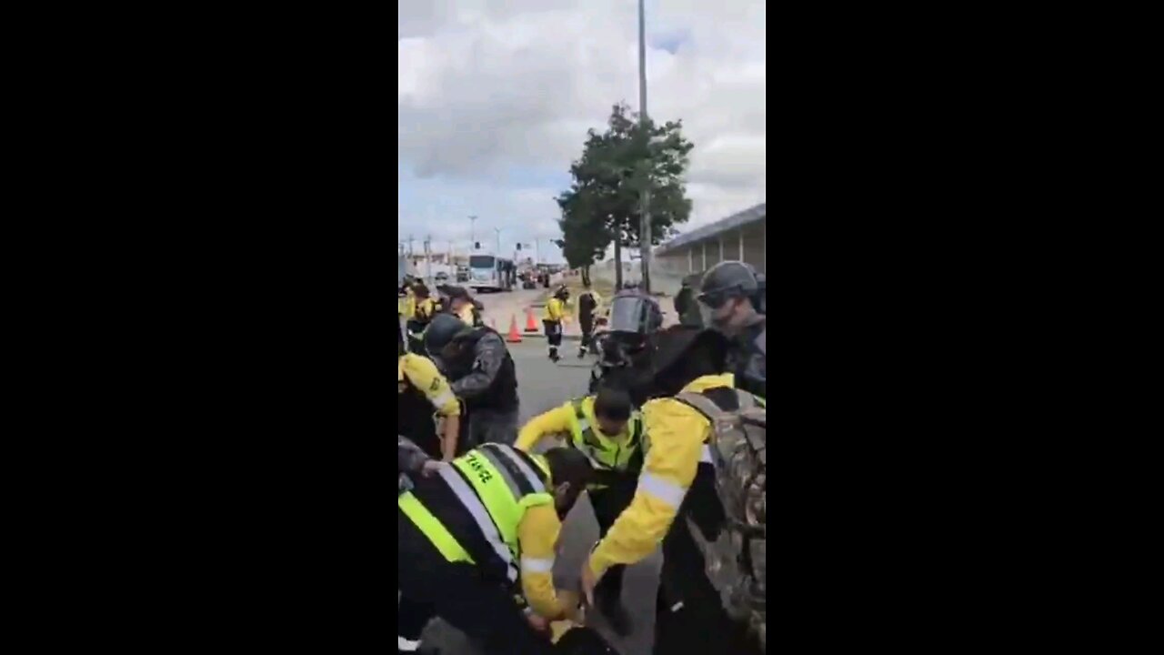 Servidores do Detran do Ceará levam “surra” da PM por manifestação.