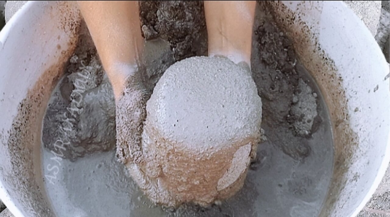 Pure Sand Cylinders crumbling in water & on floor