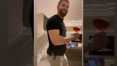 Pedrinho comemorando o acesso do Vasco a primeira divisão