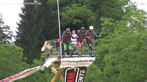 Cet homme bat un record du monde de hauteur!