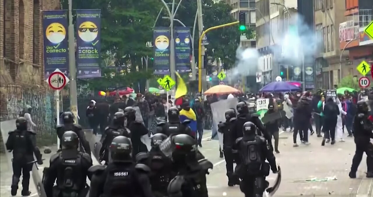 Aumentan a 19 los muertos en las protestas contra la reforma tributaria en Colombia