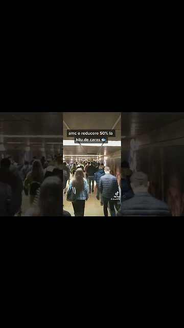 se-aduna lumea cand e #reducere la #caras #jmek #cumparaturi #shopping