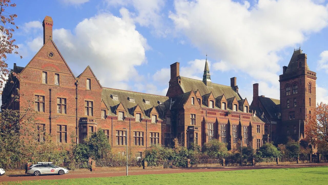 Exploring Abandoned Orphanage Asylum In Newsham Park!!! (DANGEROUS DOGS!!!!)