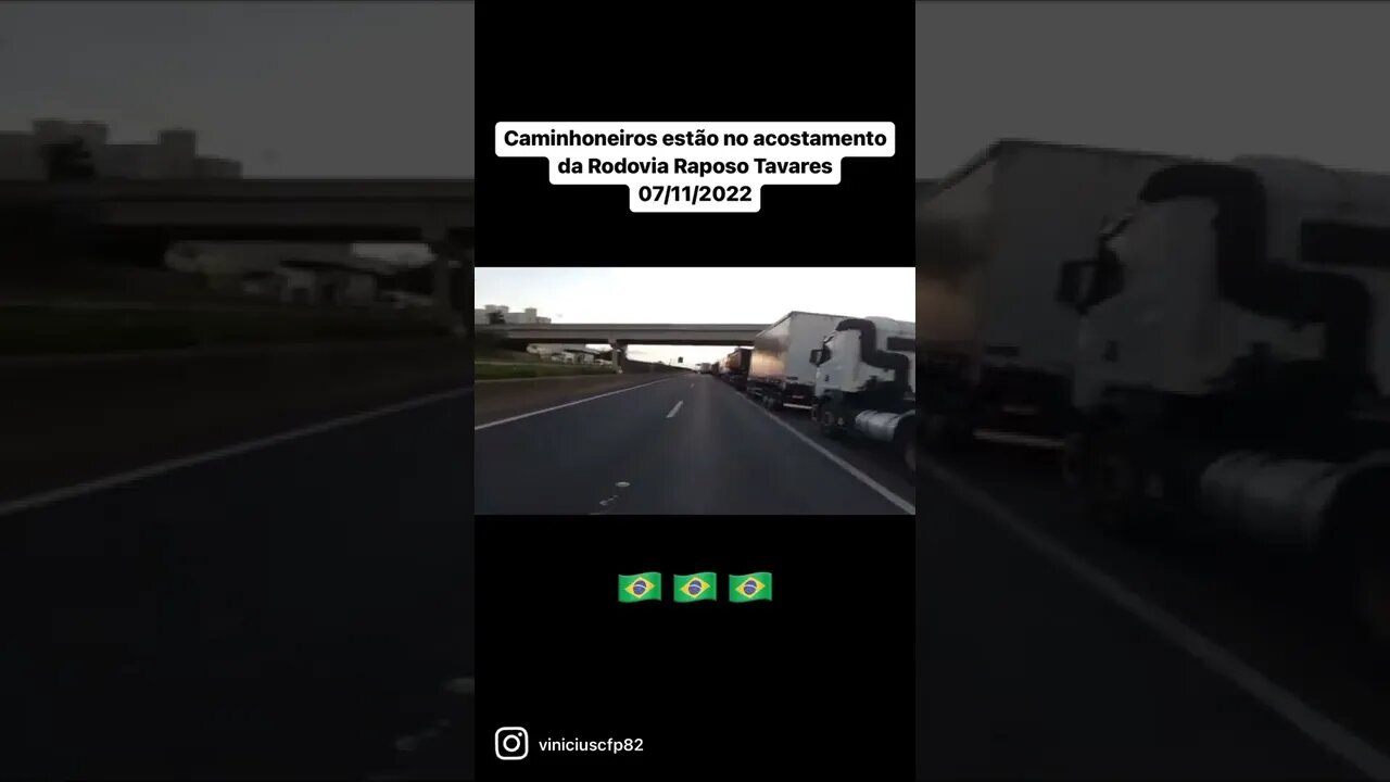 Caminhoneiros estão no acostamento da Rodovia Raposo Tavares. - 07/11/2022