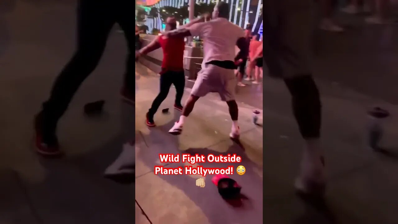 Wild Fight Outside Planet Hollywood! 😳👊🏼 #LasVegas #Vegas #Fight #fighting #wild #shorts