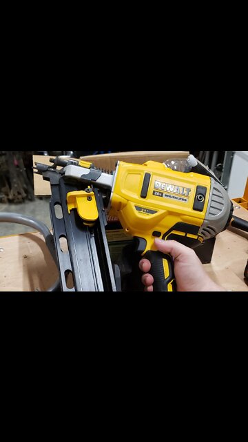 loading and unloading the dewalt nailer #short