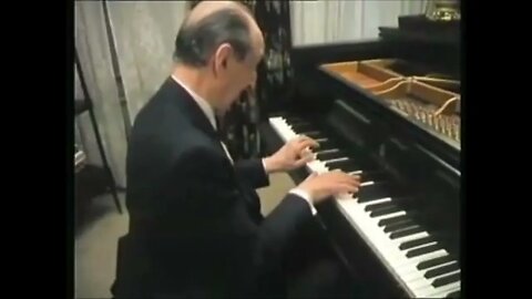 Vladimir Horowitz improvising: "I'm still a musician too!"