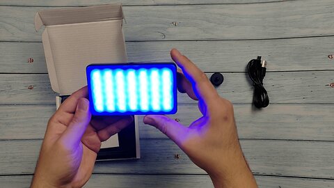 Andooer W140 RGB Light Unboxing