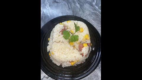 Hey friends it’s dinner time!Tonight I made rice with spanish spam and corn. Enjoy 😋😋😋😋