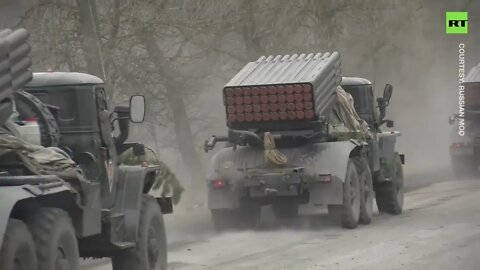 Column of Russian armored vehicles marches through Ukraine