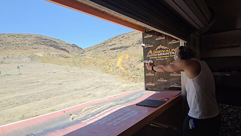 🇺🇸 Watch Me Fire a Desert Eagle in Vegas – Prepare for Explosive Fun!