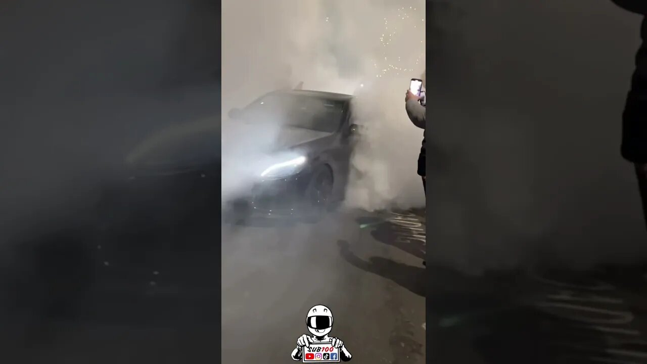 MERCEDES INSANE BURNOUT