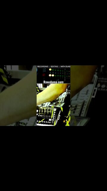 Messing About with Hardware Acid Machines #techno #acidsound #aciddance #technorave #acidgenre #uk