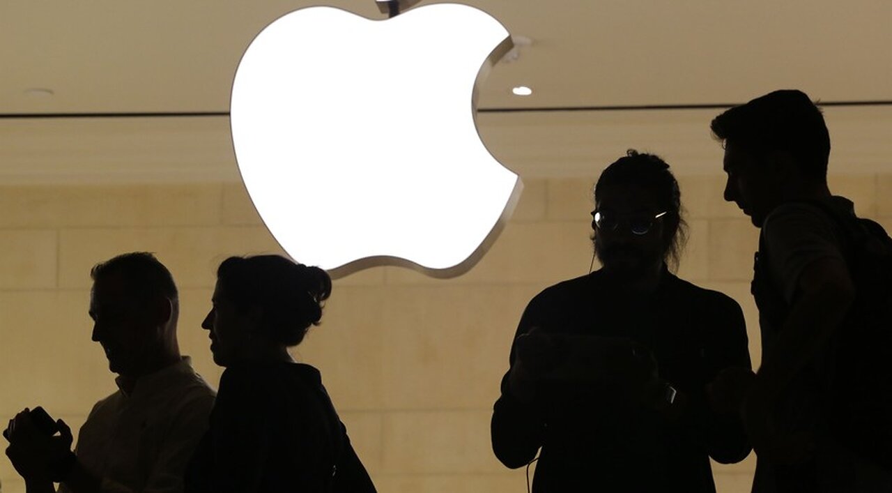 Here’s What Apple Is Doing in China as It Threatens to Yank Twitter From Its App Store