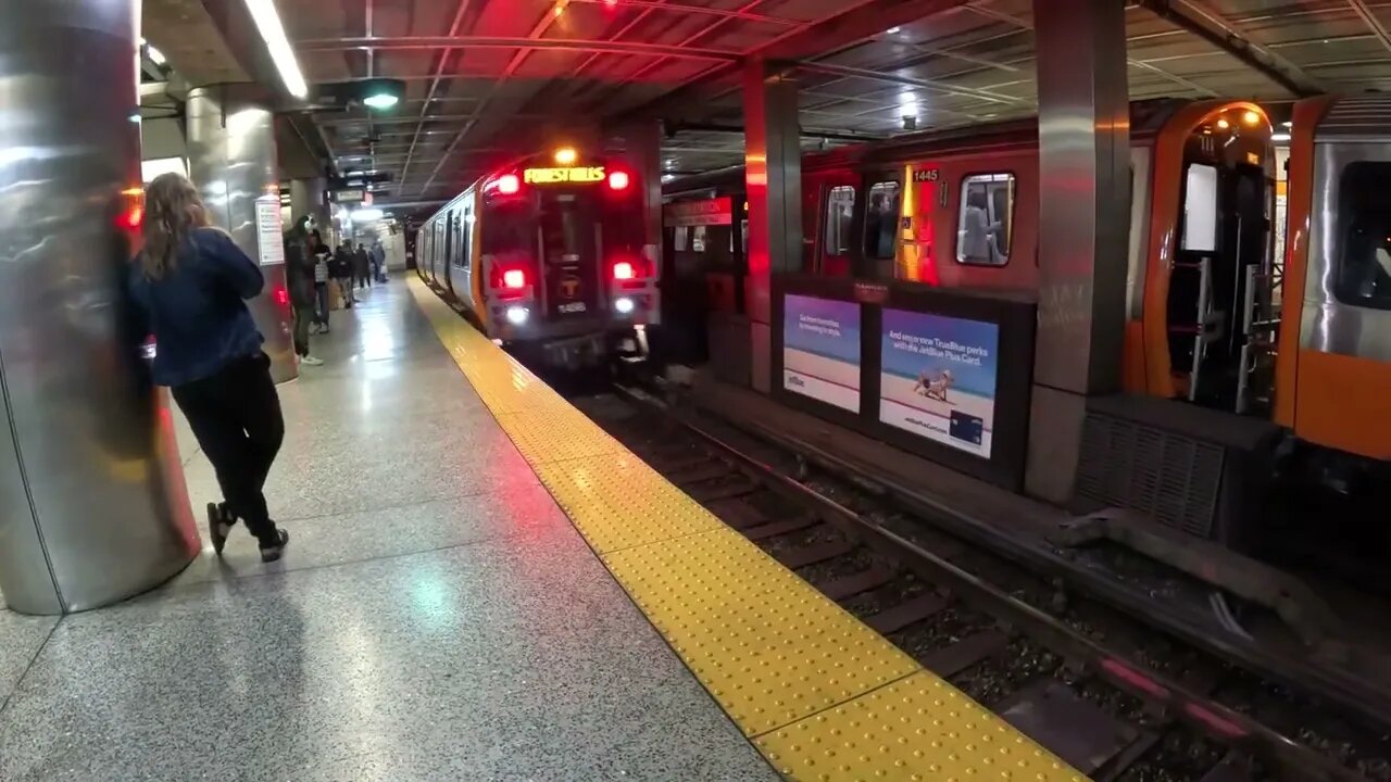 Nice Close View ORANGE LINE T MBTA North Station Boston 4K Vlog Living 🚅🚉🚆🚄⚡🌎