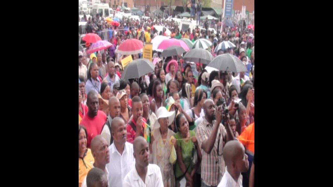 Mini-skirt march.avi (BWdc)