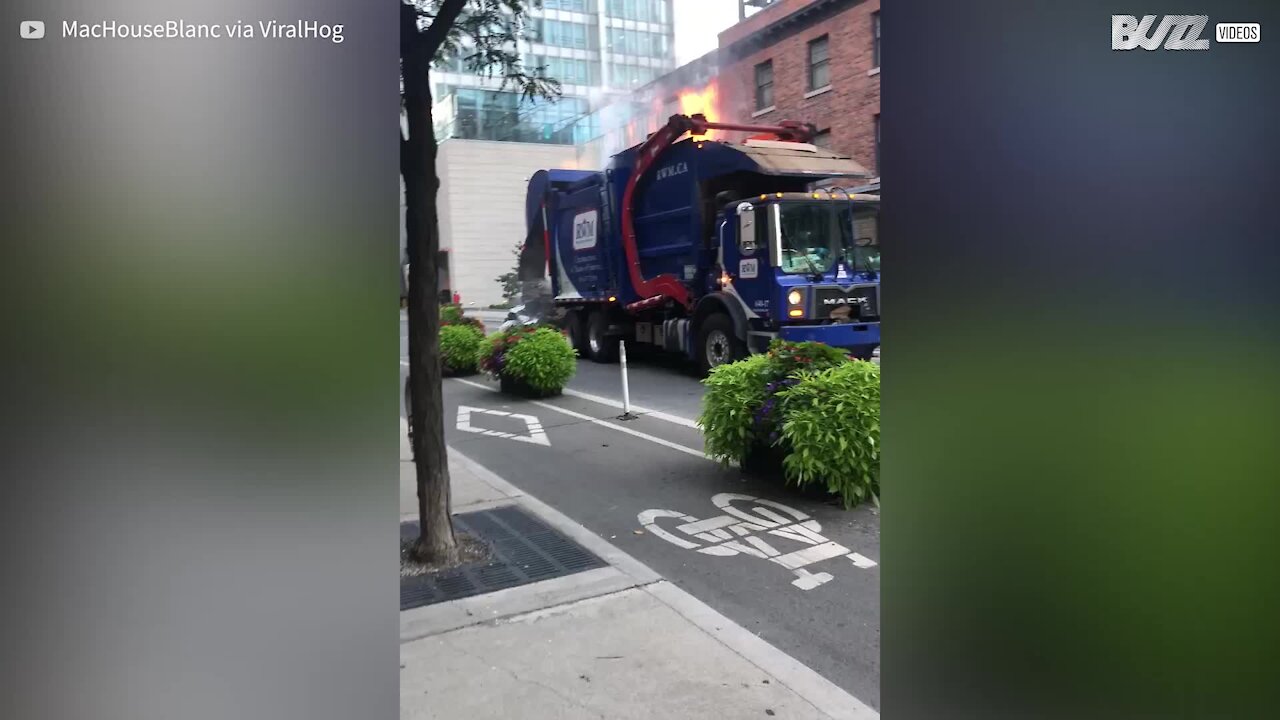 Camião do lixo pega fogo e assusta em Toronto