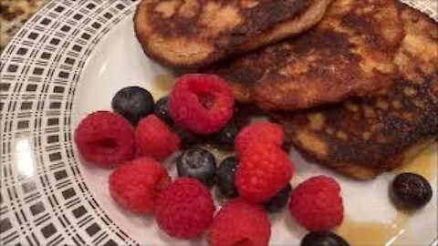 Almond Flour Banana Pancakes