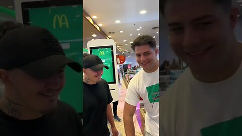 DACA MA BATI LA SCANDANBERG SI CASTIGI UN MENIU GRATIS #oguritamica #mancaciosul